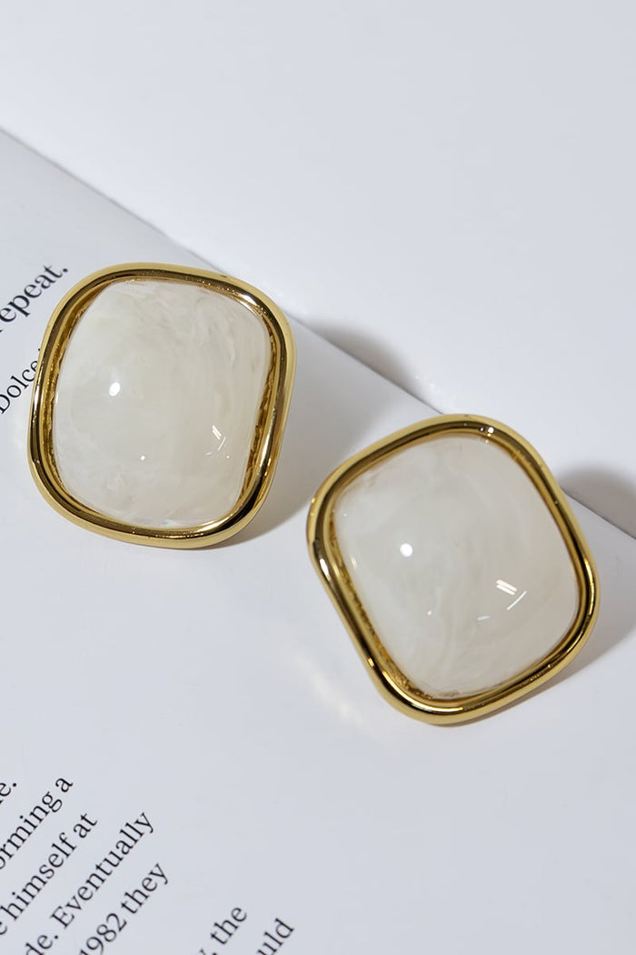 GOLD PLATED RESIN EARRINGS - BEIGE