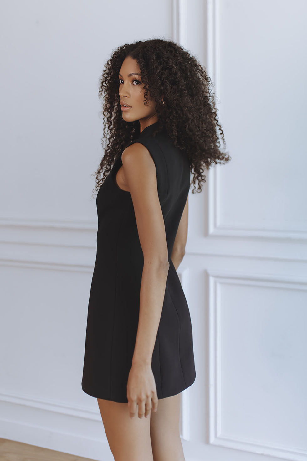 ISLA KEYHOLE MINI DRESS - BLACK – CHIC LE FRIQUE